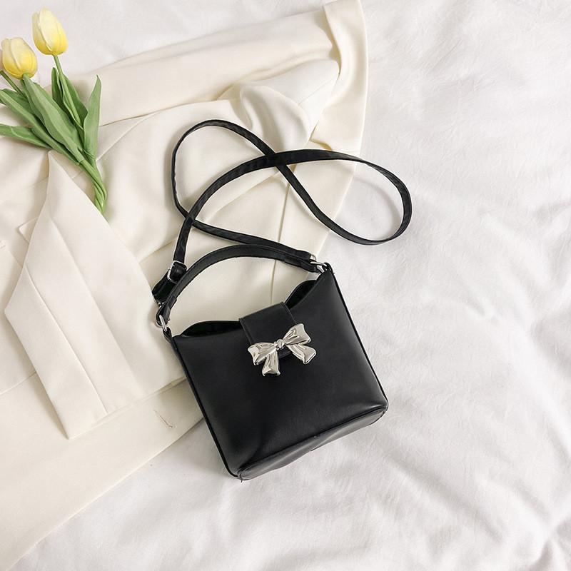 

Trendy Street Style 2024 Fashion Casual Bucket Bag Vintage Shoulder Crossbody Small Bag Minimalist Stylish Tote Bag Women
