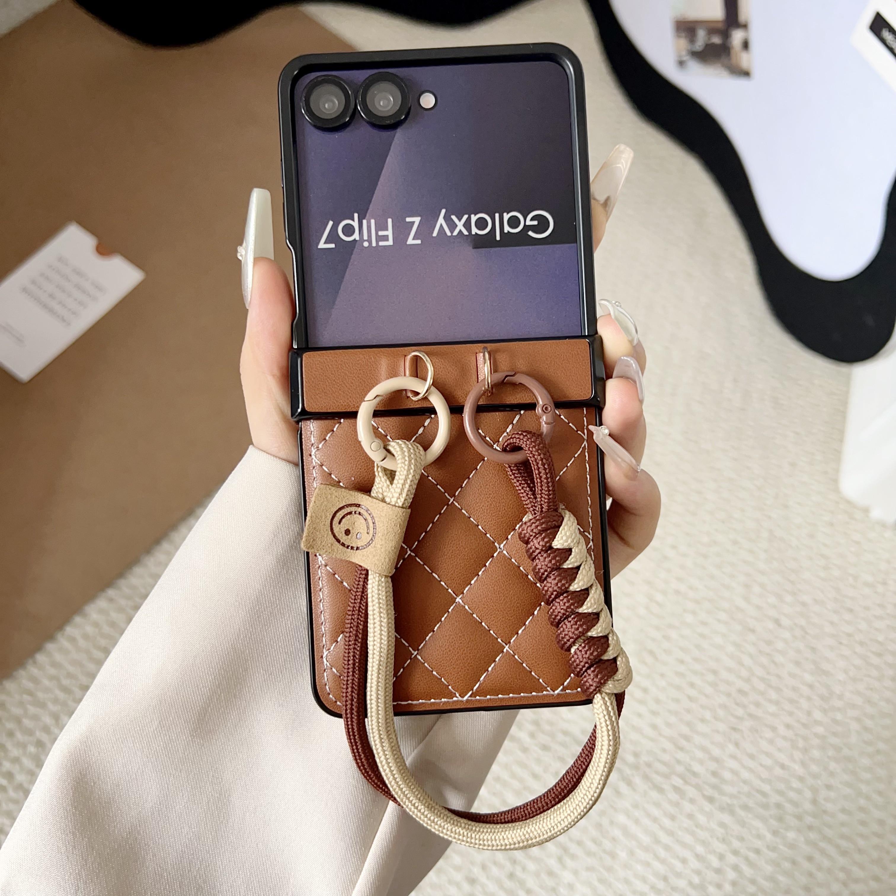 

Rhombus Retro Wrist Strap PU Leather Phone Case for Samsung Galaxy Flip 7 FE 6 5 4 3 Flip7 Shockproof Hinge Cover Galaxy Z Flip7 коричневий