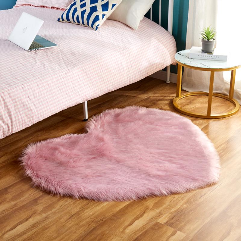 Heart-Shaped Plush Carpet - Long Hair Bedroom Bedside Sofa Mat
