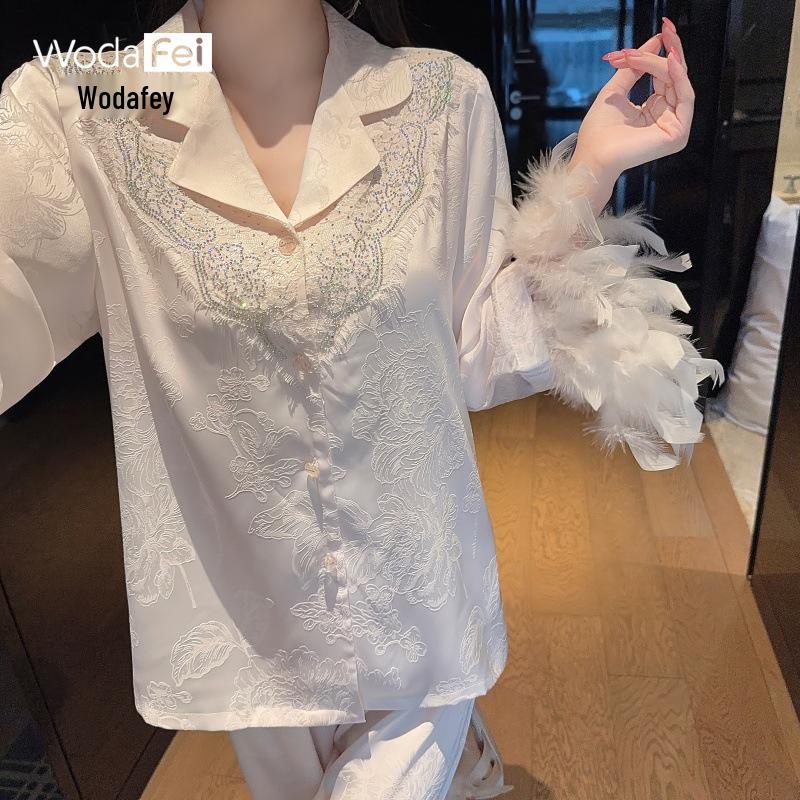 Pigiama in Seta Ghiacciata con Bordi in Pizzo e Piume – Collezione Primavera Donna 2026, Lussuoso e Leggero per l'Uso Interno ed Esterno