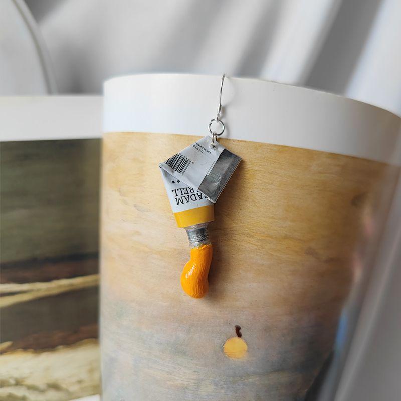 

Нишевый стиль Студент-художник Оригинальный дизайн Ручная работа Женские серьги One orange pigment earring (925 silver needle)