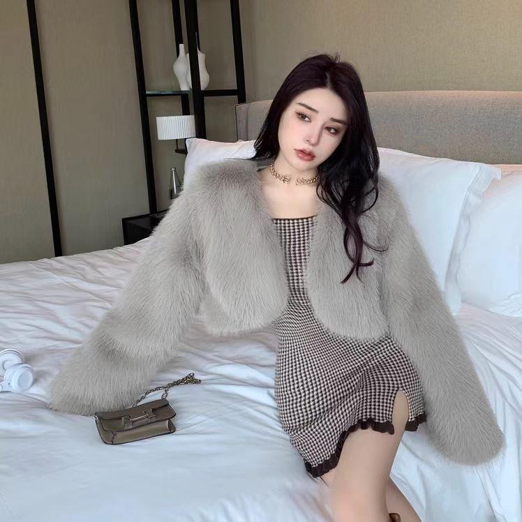 Autumn and Winter New Women's Short Environmentally Friendly Imitation Fox Jacket Young Plush Imitation Fur Top Fluffy Slim Fit