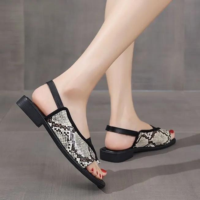

Large Flat Sandals For Women With Toe Covers, European And American Square Toe, Casual Back, Elastic Roman Sandals 41