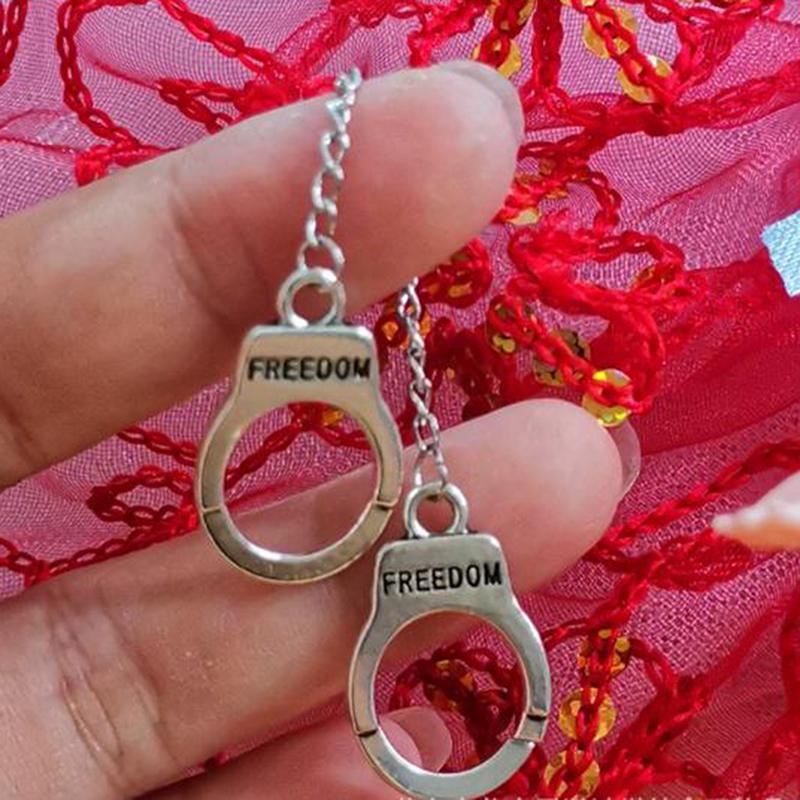 1 Stück Kleine Stoffpuppenhaus-Accessoires Mini Simulierte Gefangenen-Handschellen Spielzeug