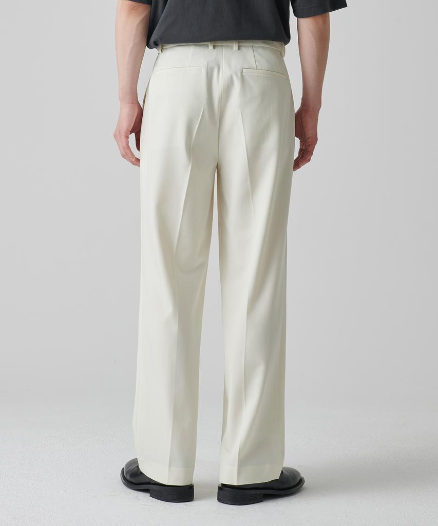 Musinsa Standard Reverse Two-Tuck Semi-Balloon Hidden Banding Slacks [Cream]