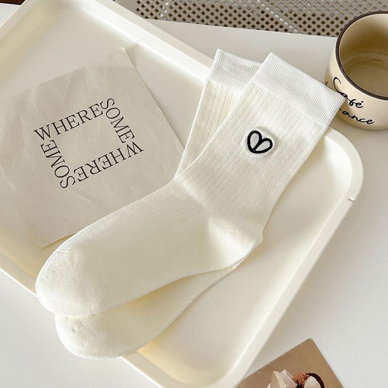 Ladies Autumn Love Embroidery Lovely Everything Boneless Drum Pile Pile Cotton Socks