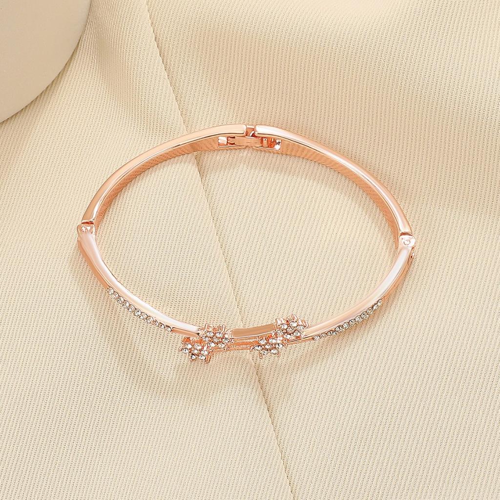 Bracciale versione coreana popolare per il pendolarismo quotidiano bracciale ad apertura a molla semplice bracciale femminile versatile alla moda personalizzato semplice