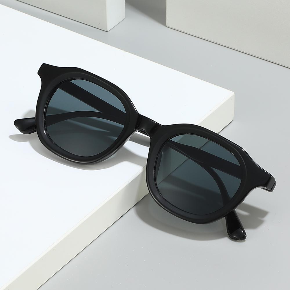 

Прості сонцезахисні окуляри із захистом від ультрафіолету, універсальні хіп-хоп сонцезахисні окуляри, модні панк-окуляри для чоловіків та жінок Black-Black Gray