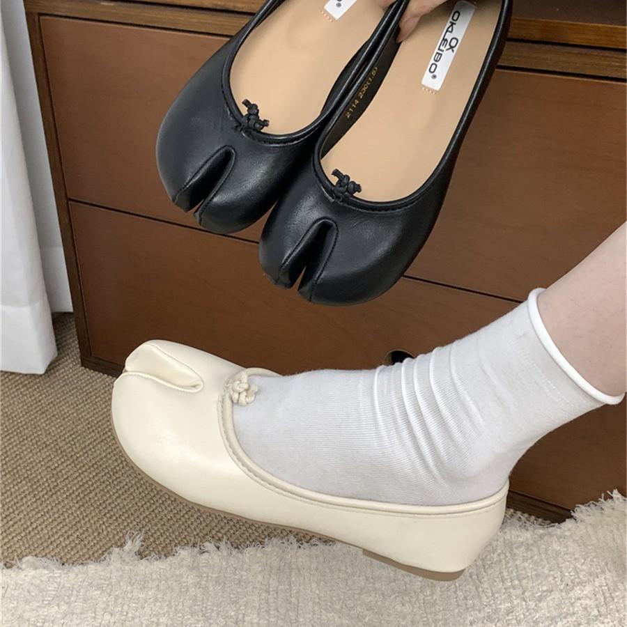 Flat Bottom Red Pig's Trotter Shoes Single Shoes Women's Shoes 2025 New Summer Split-toed Horseshoe Thumb Pig's Foot Bean Shoes