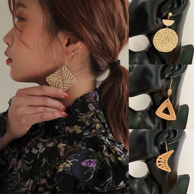 Modne wiszące kolczyki sztyfty biżuteria geometryczne plecione słomkowe rattanowe damskie prezent na ucho drewniane