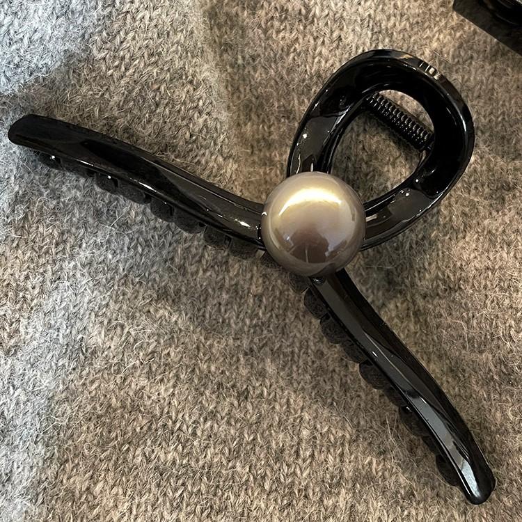 Large Black Pearl Grab Clip Women Simple Niche Premium Hair Clip Back Head Shark Clip Hair Accessories Retro Headwear
