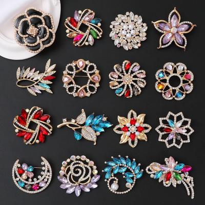 Eleganta Rhinestone piespraude: Augstākās klases japāņu un korejiešu modes kristāla šalles piespraude sievietēm