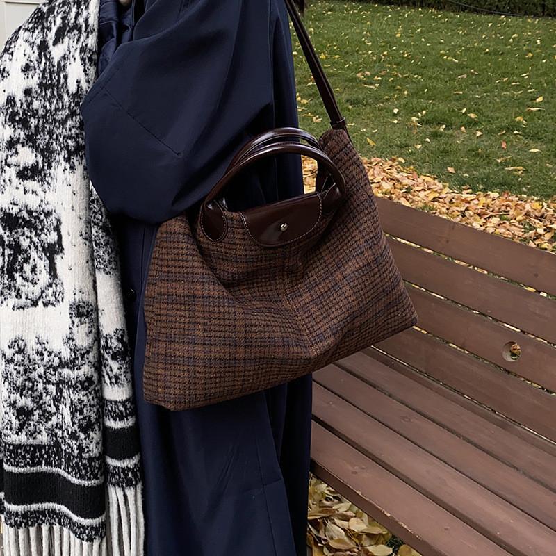 Ielgy Woolen Bag Large Capacity Autumn Winter All-Match Plaid One-Shoulder Portable Commuter Tote Bag