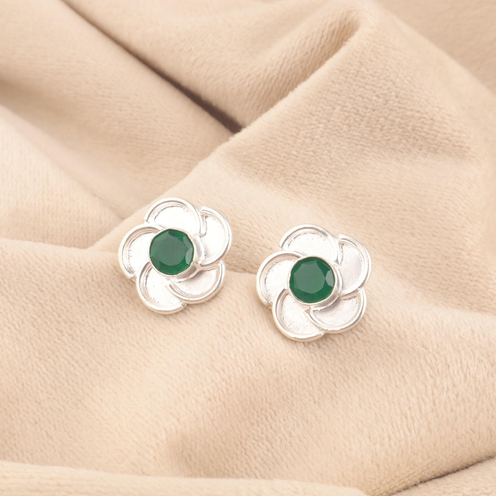 

День сестер Сделка Круглый Зеленый Оникс Камень 925 Серебро Пусеты Пуссеты Застежка-бабочка Серьги EE-157-16