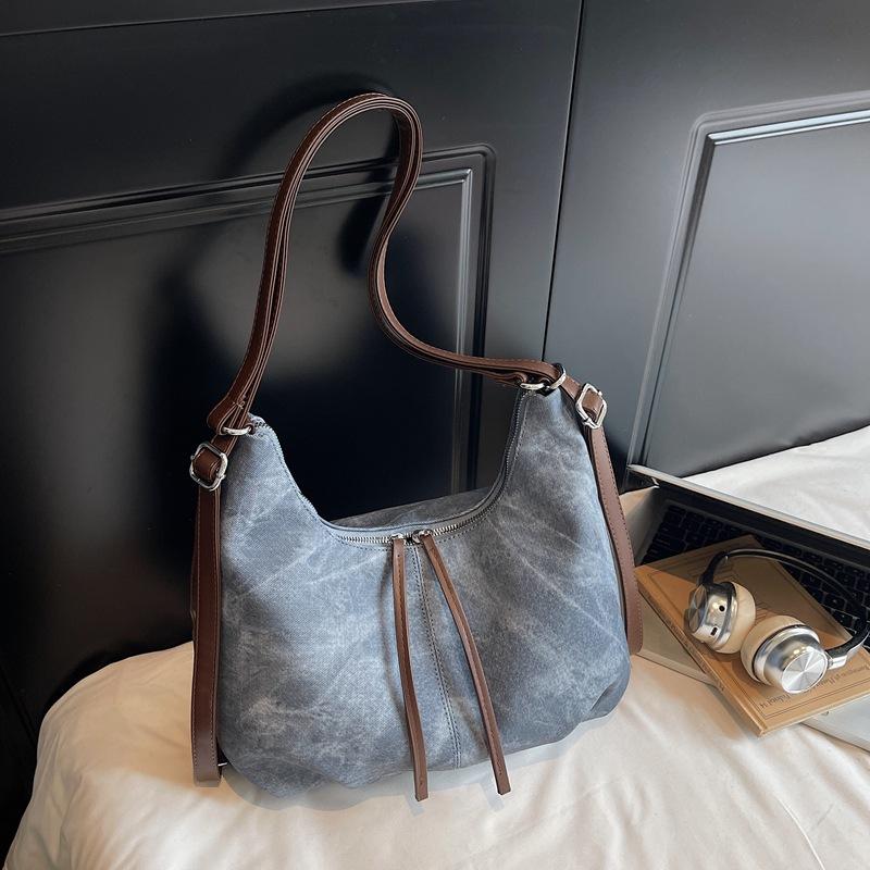 Korean Texture Women's Tote Bag 2026 Large Capacity Cute Pendant One-shoulder Crossbody Bag Casual Underarm Bag