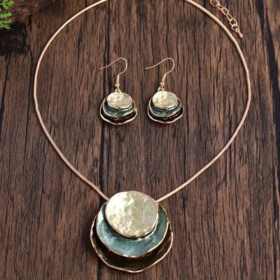 1 Çift Küpe + 1 Kolye Boho Tarzı Takı Seti Retro Plaka Tasarımı Çok Renkler U Seçebileceğiniz Maç Günlük Kıyafetler
