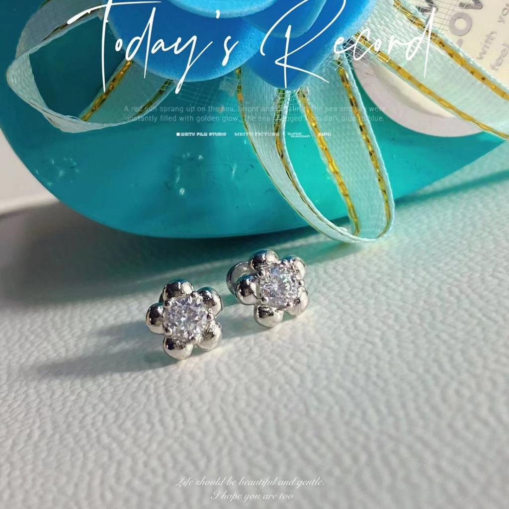 Delicate Flower Stud Earrings Ins Simple and Advanced
