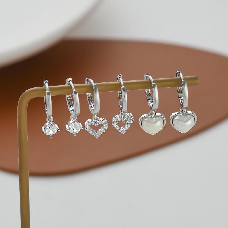 Ear Buckle Three Pairs of Heart Pearl Earrings Delicate Shine Zircon Cute Earrings Female Buckle Fashion Jewelry Women Party Gift Accessories