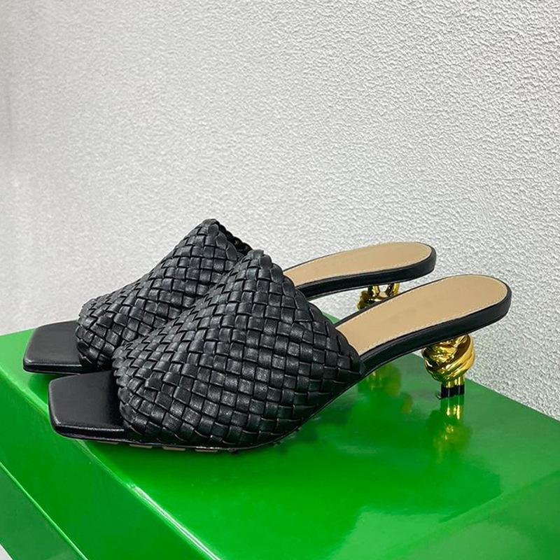 

Модная обувь Высокое качество Женские тапочки Однотонные Модные Весенние и Осенние Повседневные кожаные Женские сандалии большого размера 4346 37