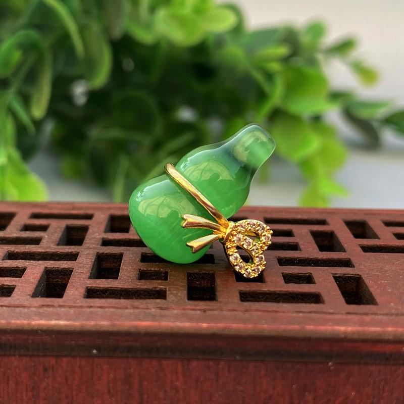 

Pink and Green Cat s Eye Pendant with Crystal Charms - Women s Style Ornaments for Live Streaming зелёный