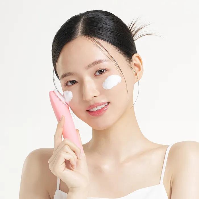 Silicone vibrating cleanser