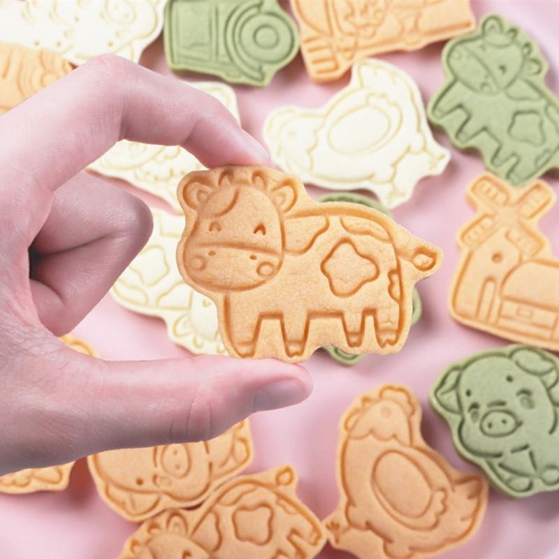 8Pcs Dough Molds Small Cookie Molds Biscuit Cutter Farm Animal Shape Pastries Molds PP Texture Suitable for Celebration