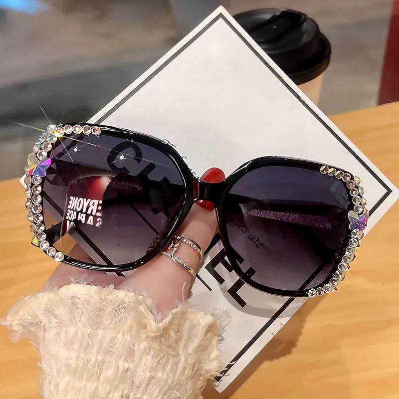 

Women Vintage Rhinestone Big Frame Fashion Glasses Sunglasses - Oversized Frame Perfect For HikingPartyShoppingVacation