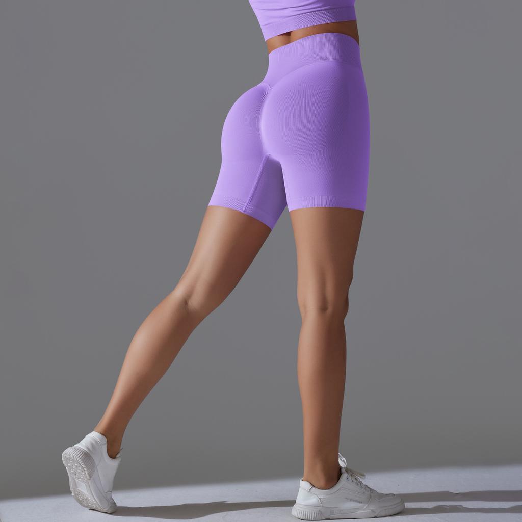 Seamless Solid-colour Yoga Shorts; Figure-hugging Running and Fitness Yoga Wear; High-waisted, Bum-lifting Peach-coloured Sports Shorts