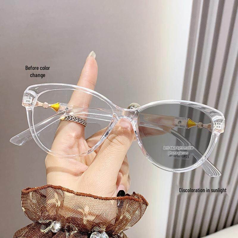 Photosensitive, Color-Changing, Anti-Blue Light Women's Myopia Glasses - Trendy, Slimming Look, Non-Prescription.