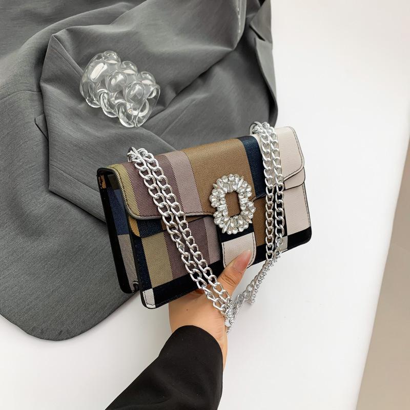 

Casual simple and fashionable Korean version of single shoulder messenger bag women s 2024 summer new foreign style fashion commuter small square bag коричневий