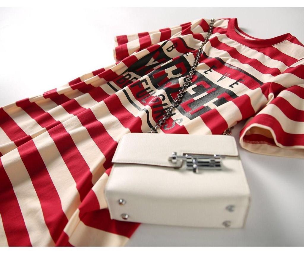 Letní pruhované slim tričkové šaty - Dámské korejské středně dlouhé vílího stylu