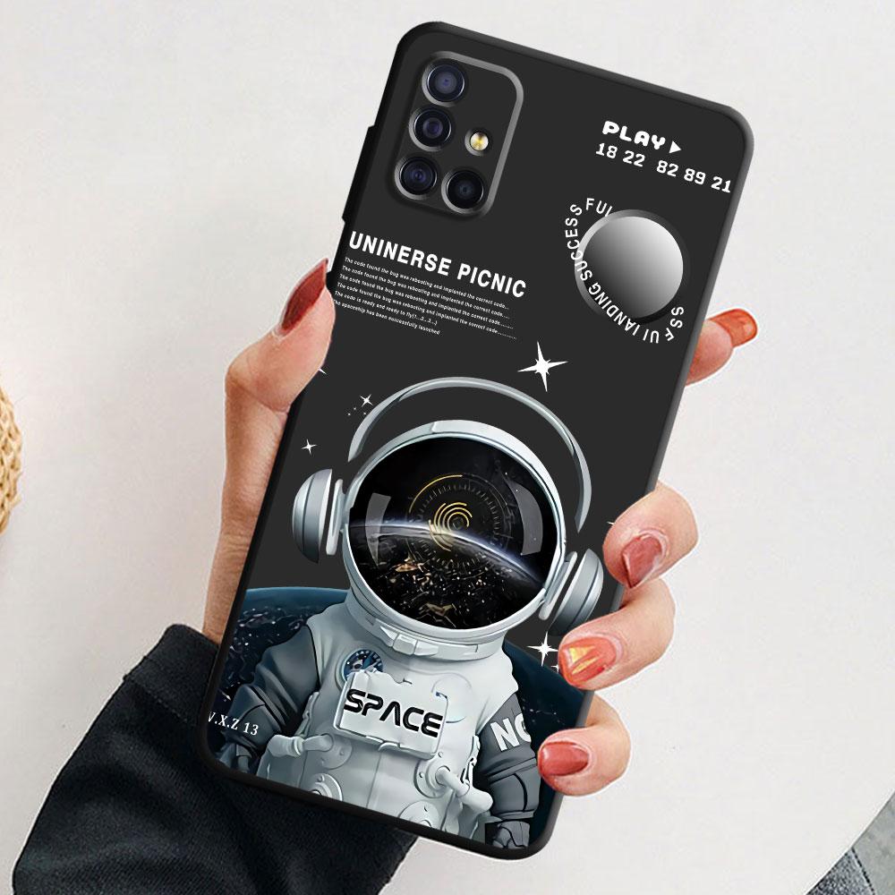 

Черный чехол Funda для Samsung Galaxy A70 A71 A20 A51 A40 A10 A01 A04 A03 A20e A20s A30 A50 A90 Силиконовые чехлы Милый астронавт Samsung A04