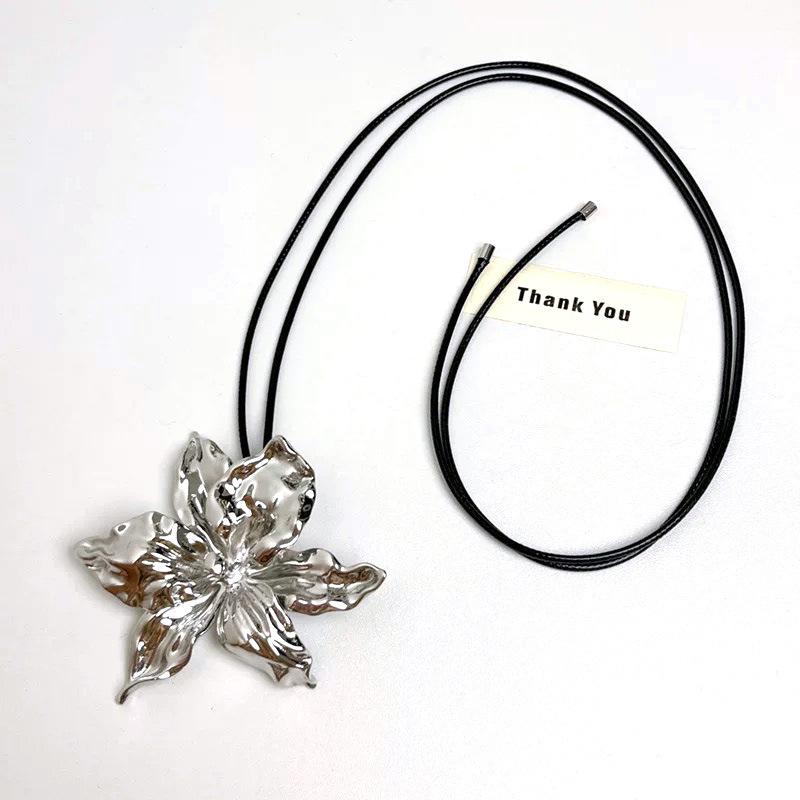 Tooxika Exaggerated Metal Large Flower Pendant Necklace Light Luxury Temperament Leather Rope Long Sweater Chain