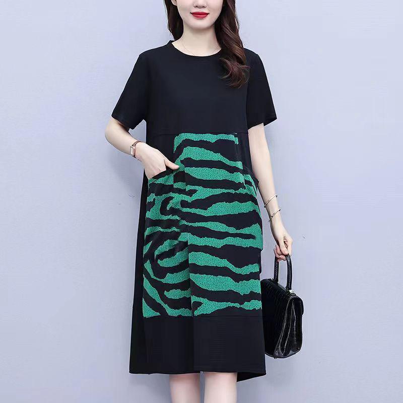 Elegant Plus Size Summer Dress - Slimming, Belly Concealing with Age-Reducing Print & Patchwork Design