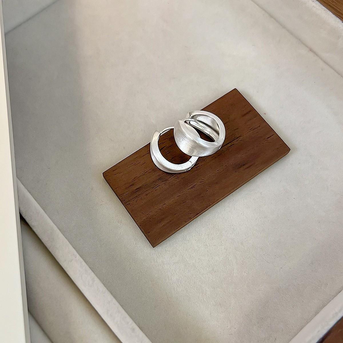 Минималистичные матовые вогнутые серьги Женские Ретро Универсальные Высококлассные Простые Темпераментные Повседневные Офисные Ежедневные Модные Украшения