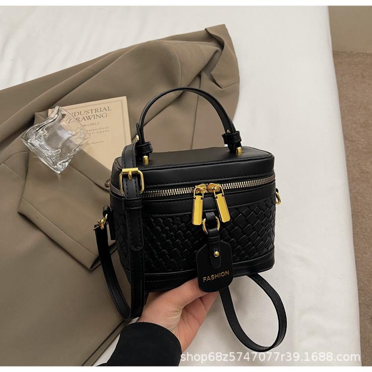 Popular high-end exquisite portable small square bag 2025 trendy fashion messenger women's bag large capacity Korean niche design