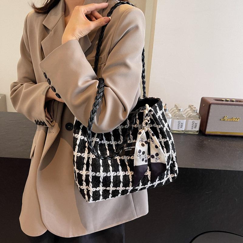 Women's bag tote bag, versatile commuter college students must.