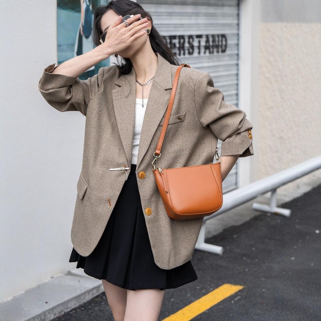 Crossbody Bag New Versatile Niche Shoulder Bag for Women Simple and Fashionable Handheld Leather Shell Bag