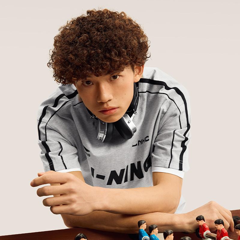 Li Ning Sports Lifestyle Series Letter Logo Striped Print Round Neck Loose Casual Short Sleeve Drop Shoulder T-Shirt Unisex Tops AHSU657-5