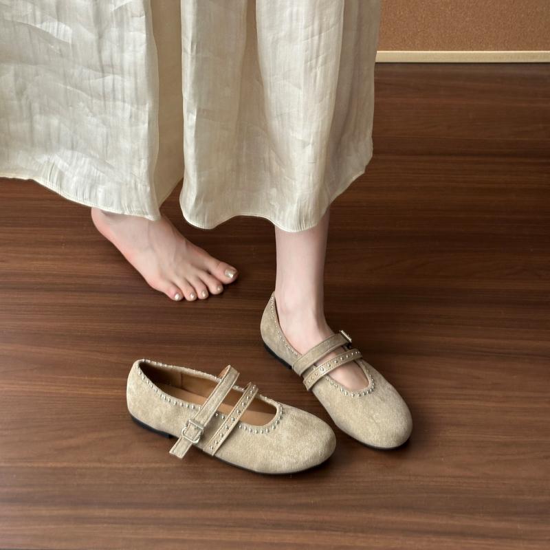 Fashion Vintage Mary Single Shoes 2025 New French Flat Versatile Rivet Shoes for Women