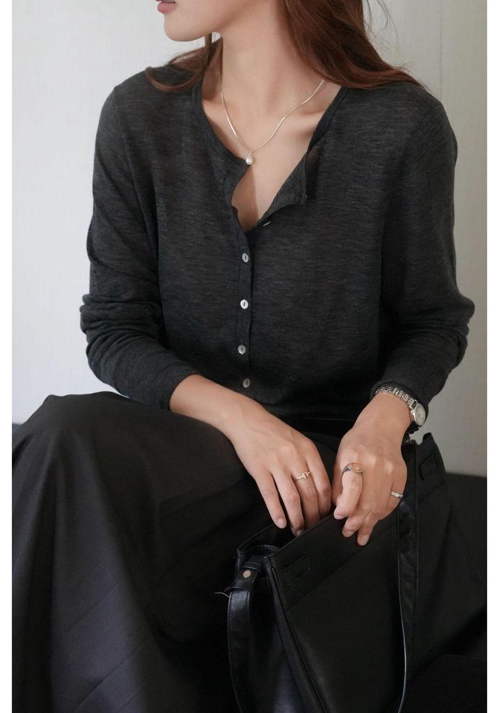 26-Year 100% Wool Cardigan: Lightweight, Comfortable, Versatile for Women - Perfect for Spring, Autumn, Winter