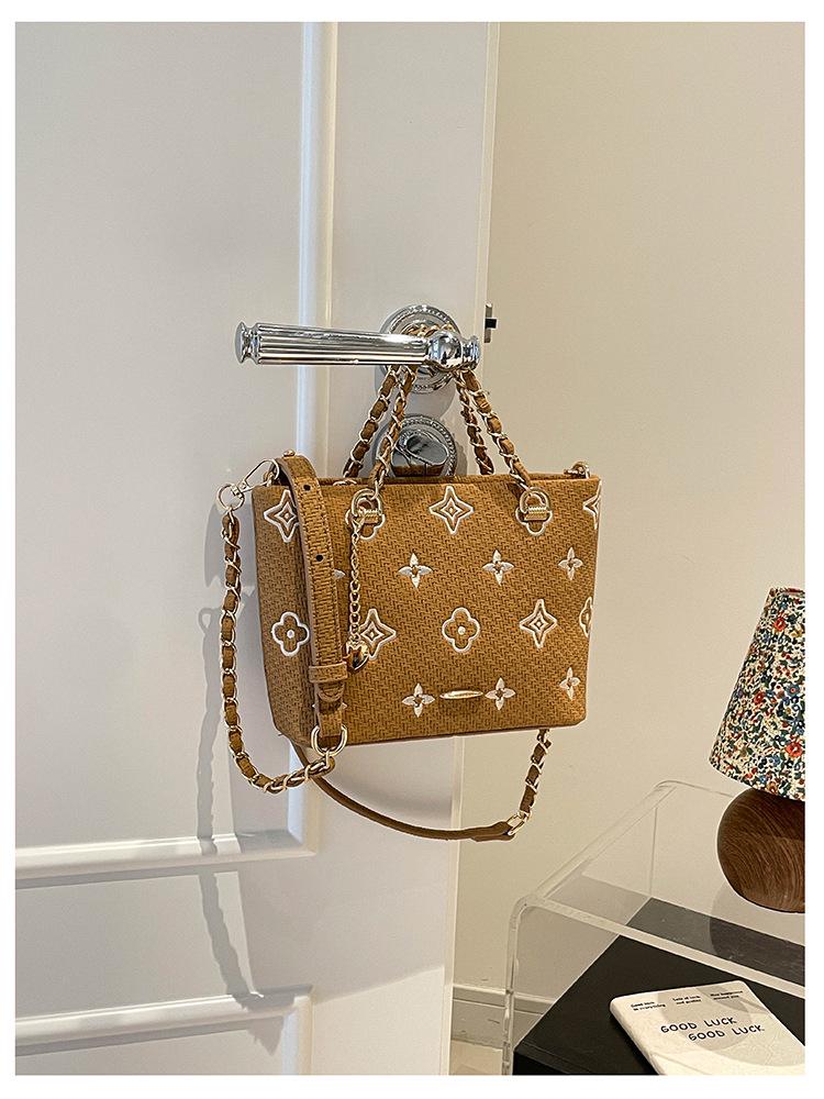 Women's Stylish Embossed Crossbody Bag: Trendy, Versatile, Large Capacity Shoulder & Commuting Bucket Bag