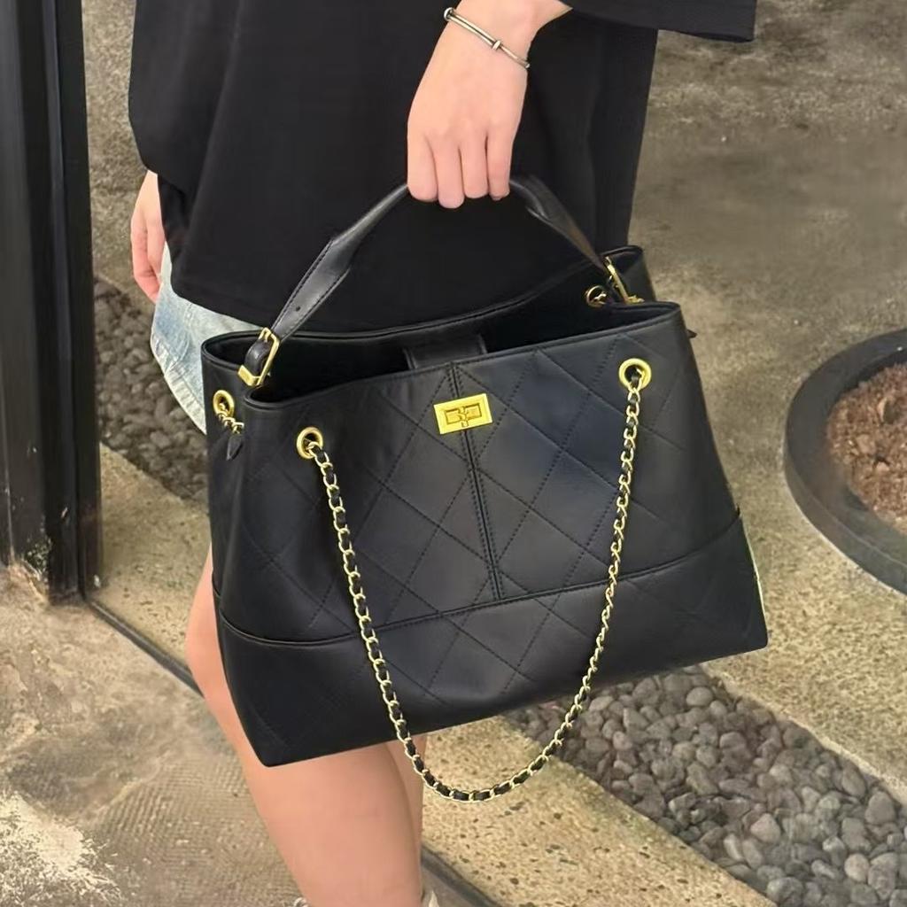 Small Niche Design Retro Small Fragrance Tote Bag New Fashionable And Versatile Grid Armpit Bag Contrasting Color Chain Handbag
