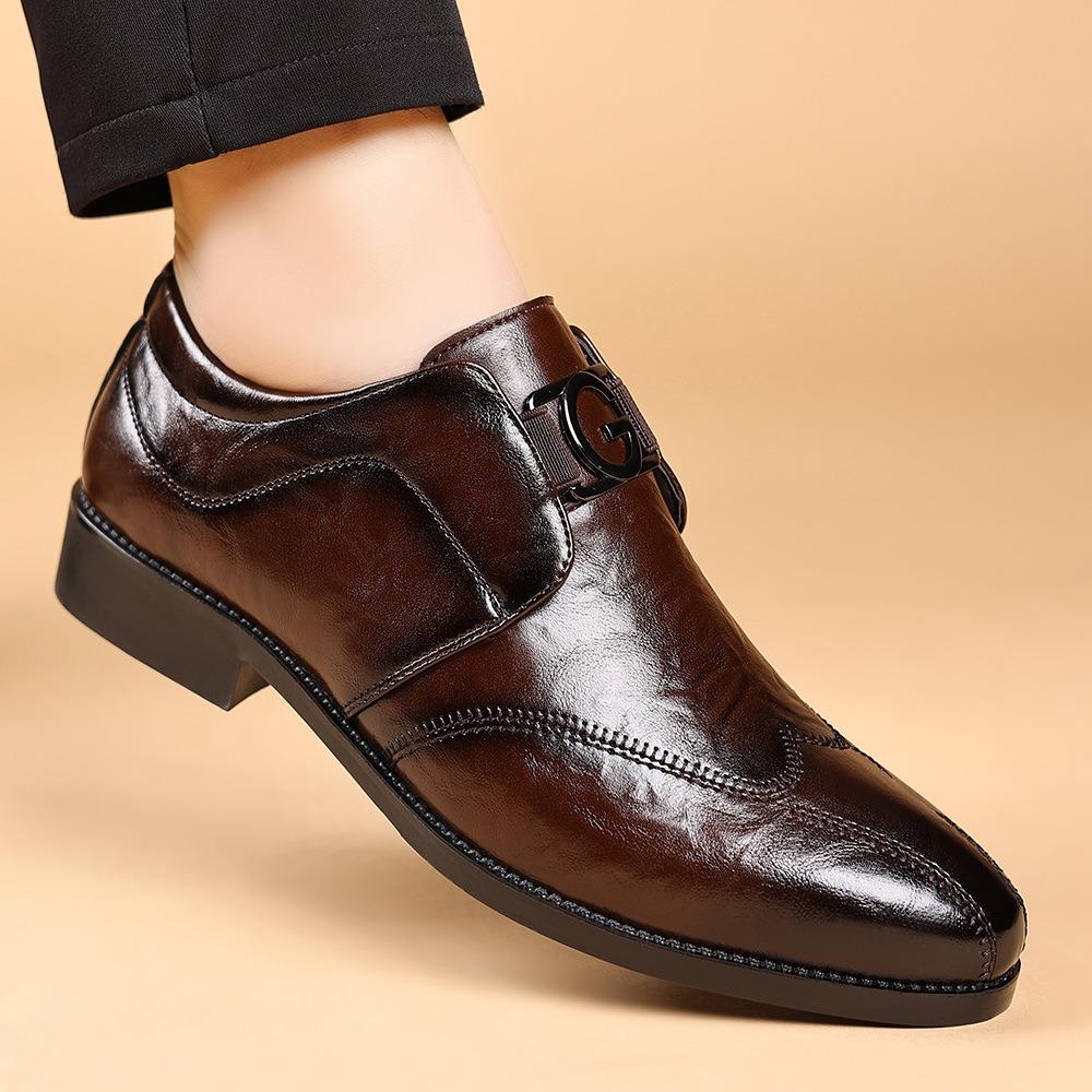 

Мужские деловые повседневные кожаные туфли ручной работы с вышивкой, застегивающиеся на заклепки, с острым носком 48 темно-коричневого