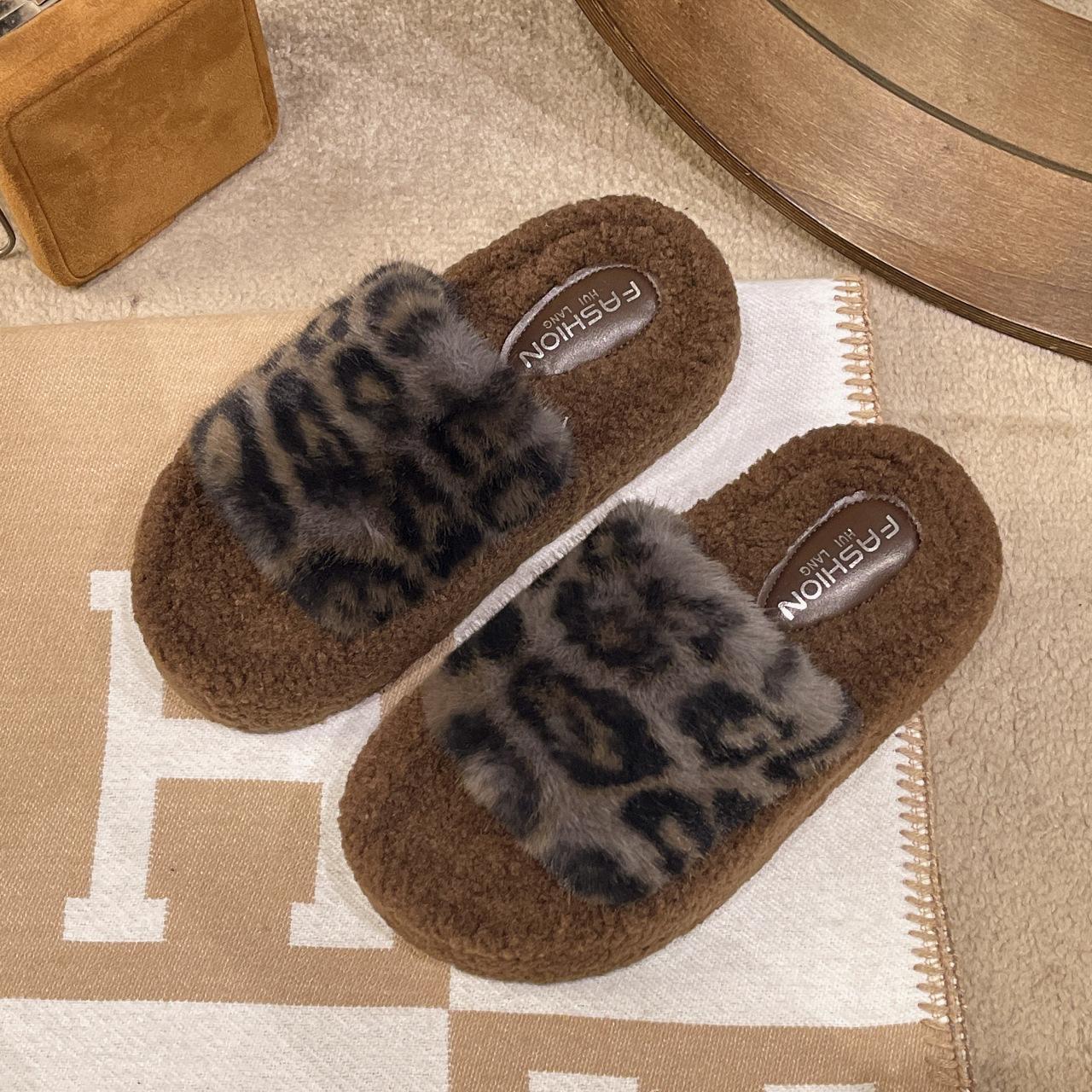 

Женские домашние тапочки с леопардовым принтом на толстой подошве, осенне-зимние новые домашние ленивые туфли на мягкой подошве для девочек, модные теплые пушистые тапочки 42 чёрный