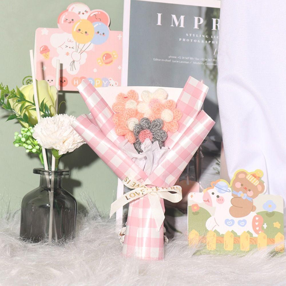 

Hand Woven Graduation Flower Bouquet Fake Flowers Finished Bouquet Wedding Party Decor red