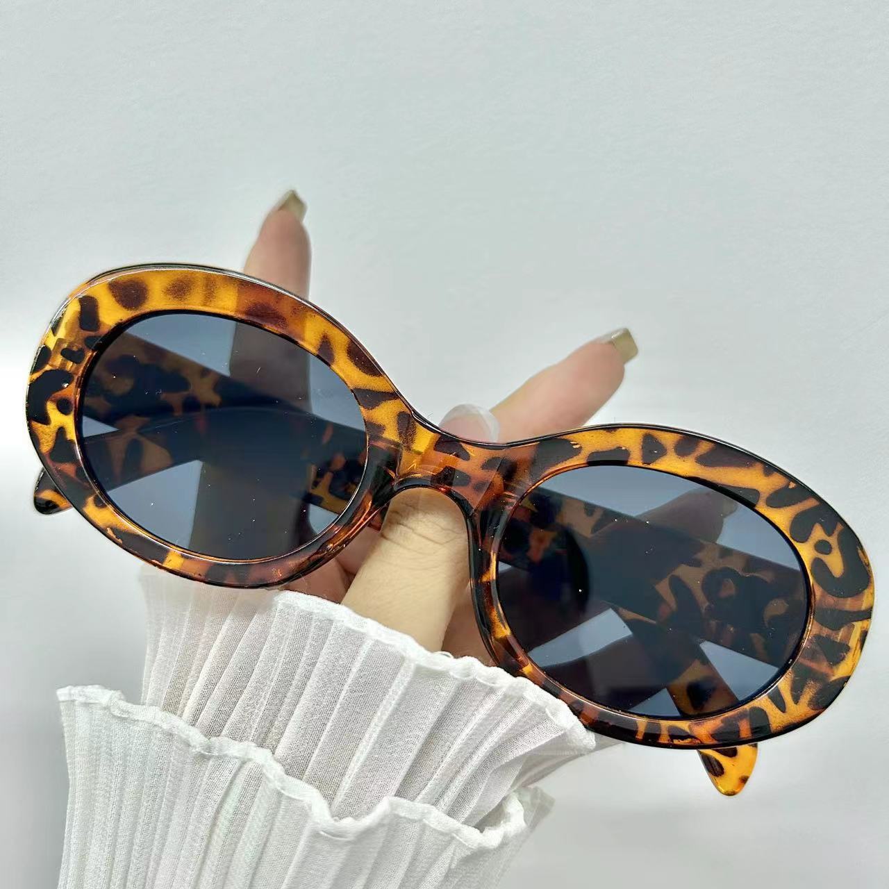 

Vintage Sunglasses Fashion Small Frame Letter Oval Trend Sunglasses