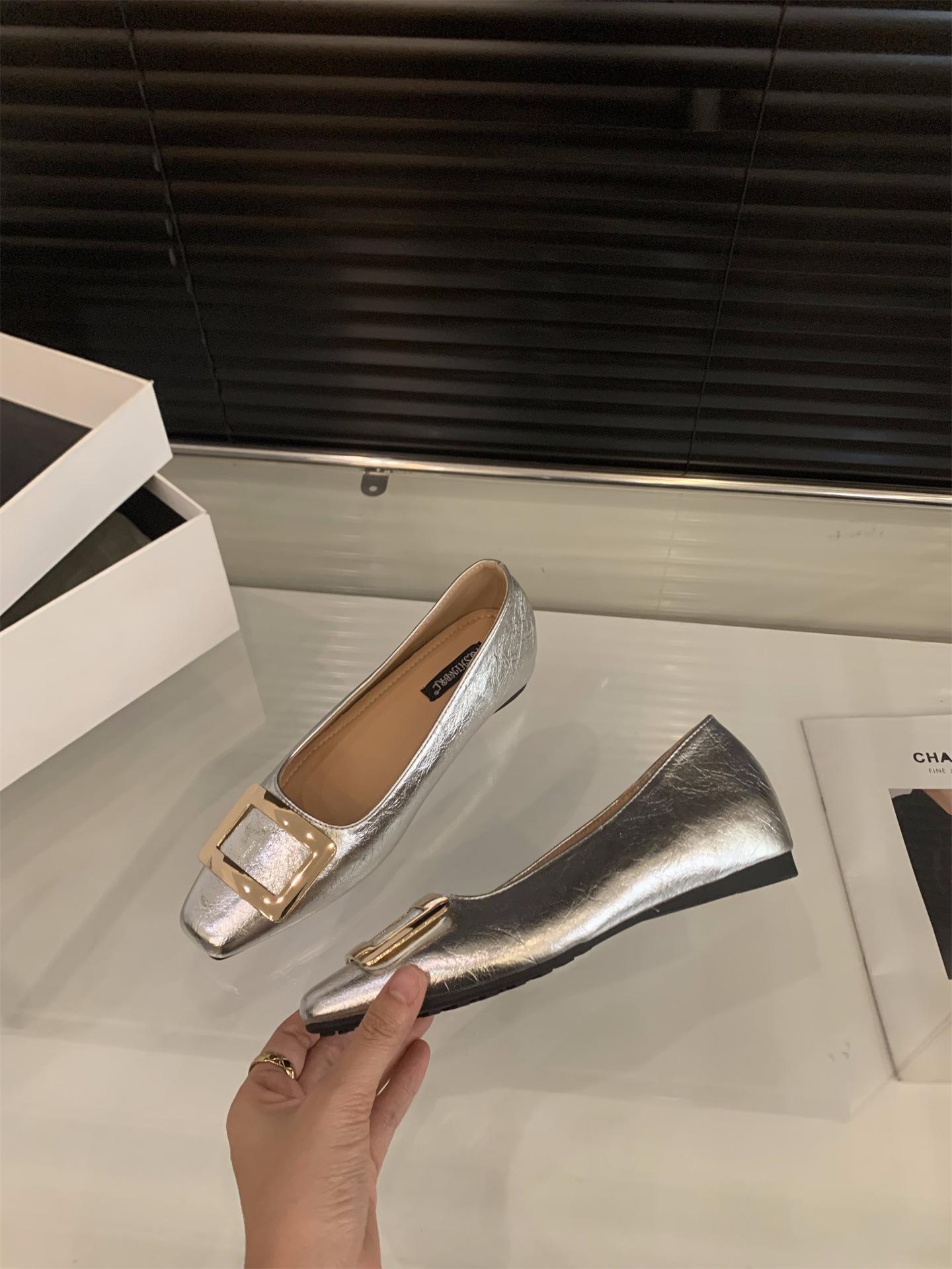 

Inner height increase square head red single shoes women s shoes 2025 new spring and autumn French skirt evening shoes commuter shoes 39