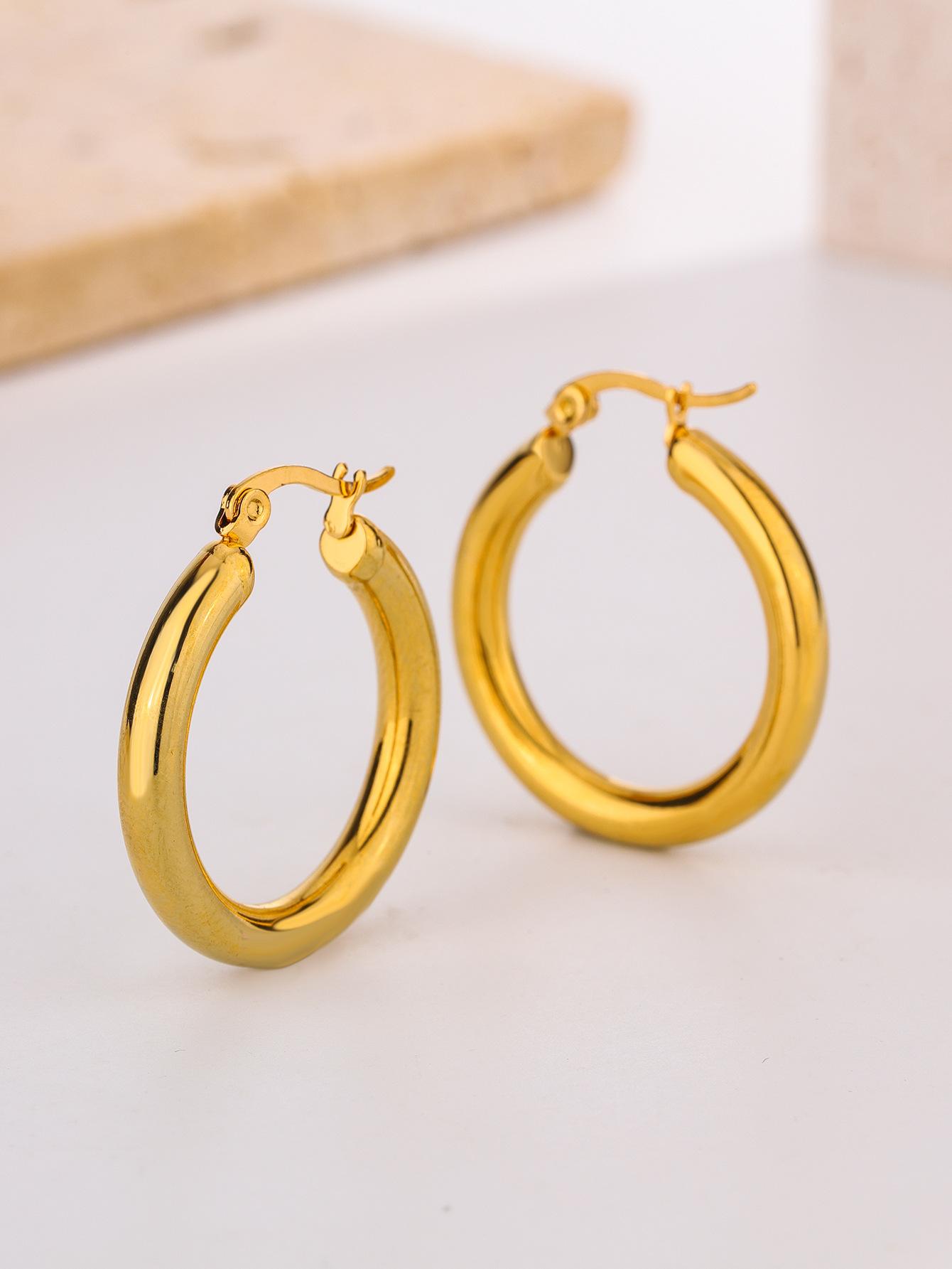 Special for smooth titanium steel earrings, simple and sweet temperament, stainless steel jewelry, niche design sense