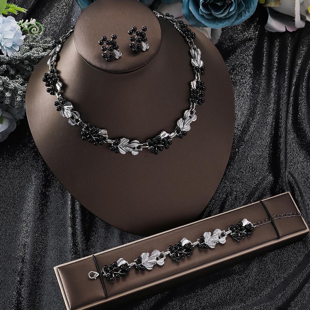 Pearl necklace, earrings, bracelet, jewelry set, women's high-end, fashionable, vintage clavicle chain